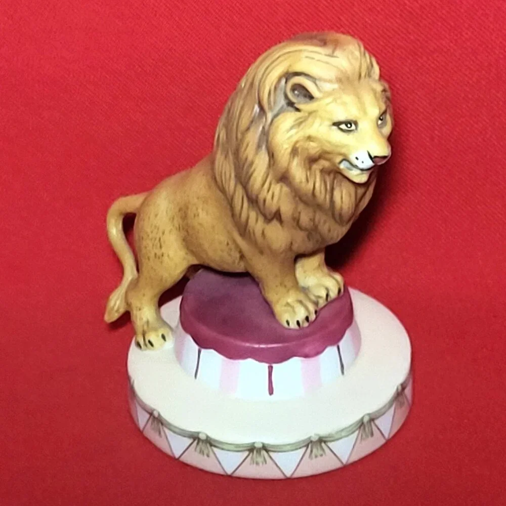 Circus Royale Ceramic Lion Figurine 1983